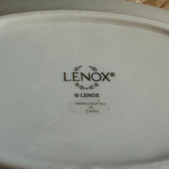 Lenox Trinket/Soap Dish Beaded Lace Trim, Ivory with Gold Tone Accent - Picture 4 of 9